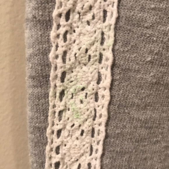 🌺 Gray and Cream Crochet Joggers - Picture 4 of 4